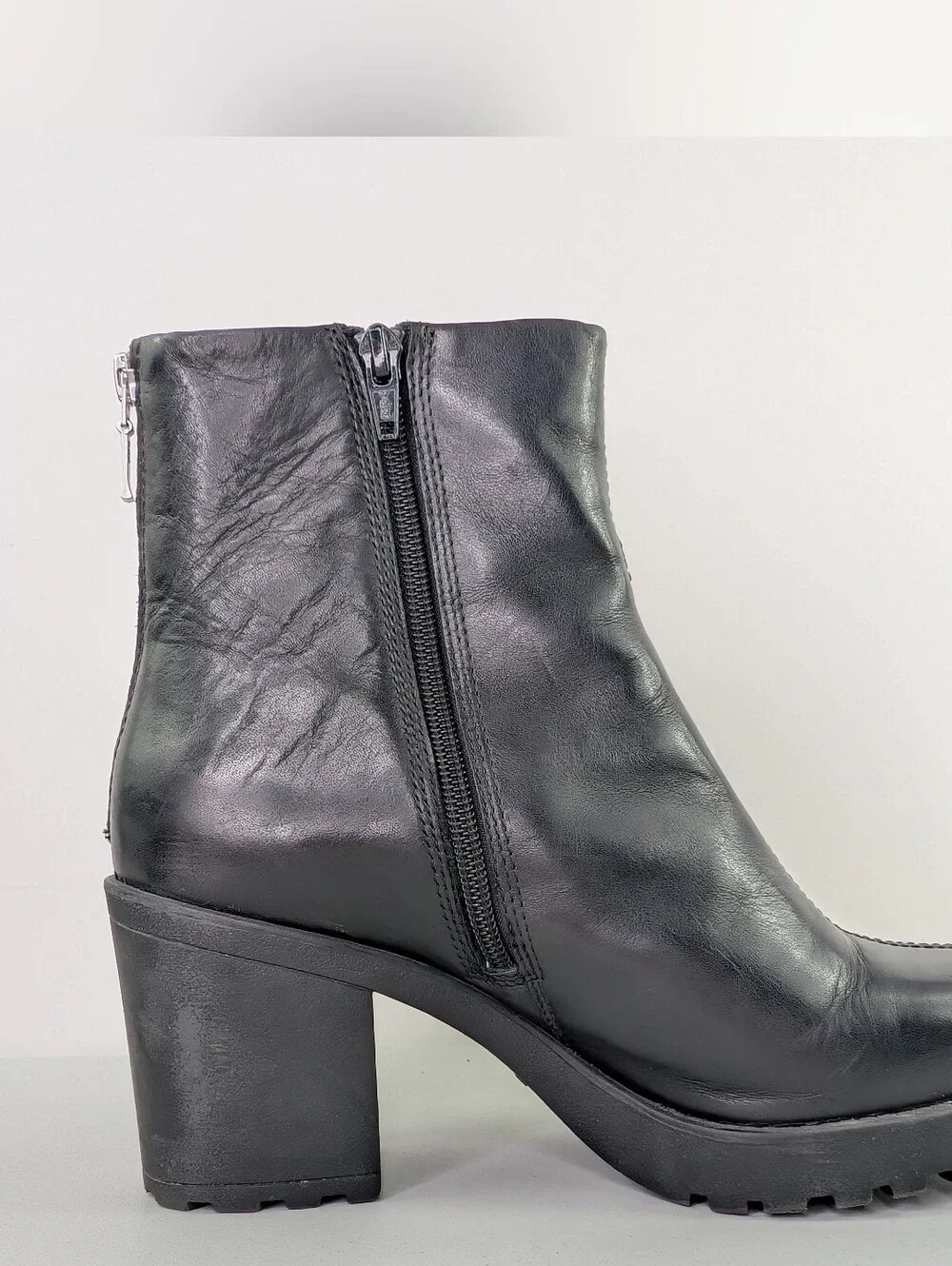 Vagabond Grace Boot Size 39 US 8 Black Leather Chunky Bootie Block Heel Side Zip